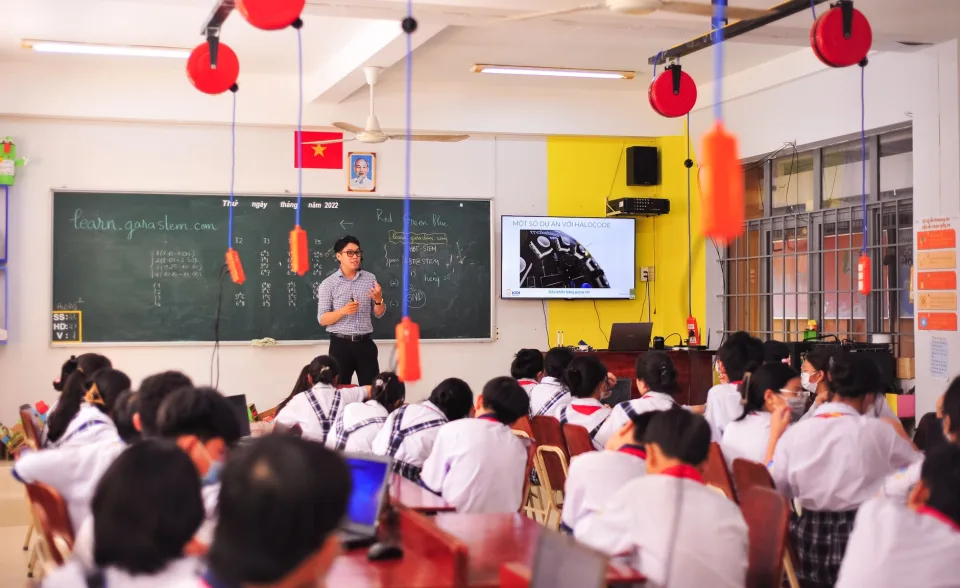 Sinh viên học tiếng Anh tại Lục Thị Lưu Ý